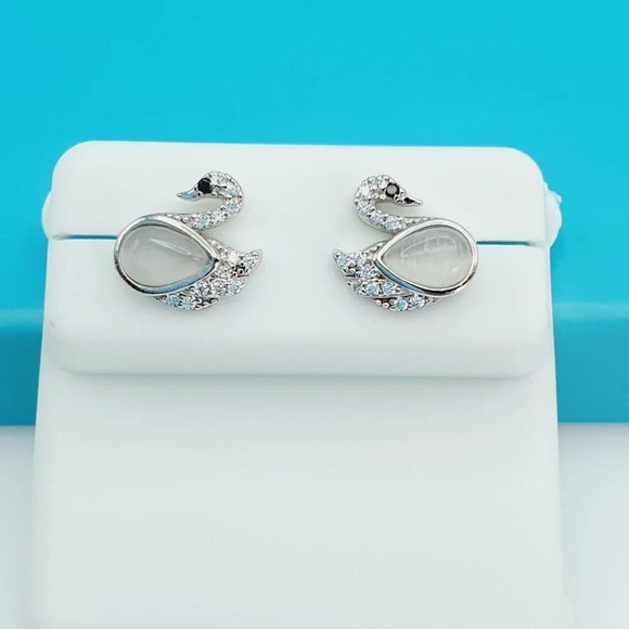 "925 Sterling Silver CZ Beautiful Earrings for Women, 1USPAR4129 - Picture 7 of 11